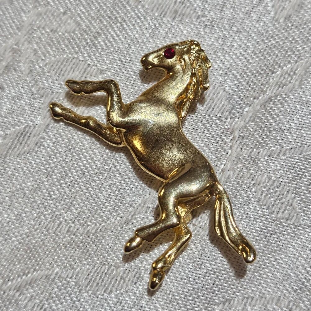 vintage western horse red eye gold tone brooch